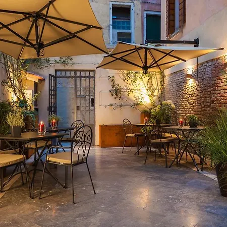 Liassidi Wellness Suites Venice Exterior photo